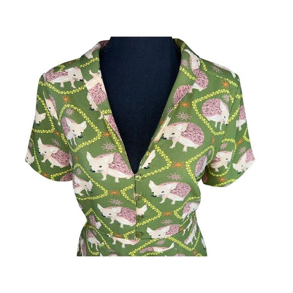ModCloth 6 green hedgehog critter novelty button up dress fit flare vintage look - Picture 2 of 9